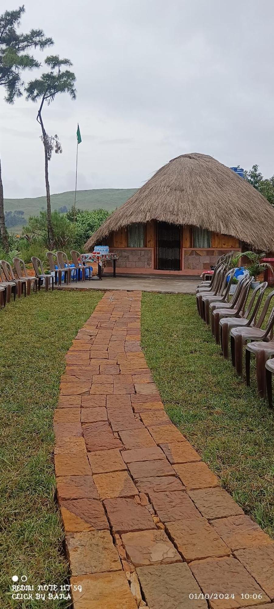 Meikha Homestay Pynursla エクステリア 写真